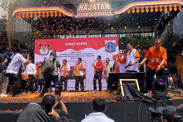 Sedangkan Foke berpendapat Kota Jakarta saat ini memerlukan pemimpin yang punya kualitas dan berakhlak mulia. Foke yakin hal ini dimiliki oleh pasangan Pramono-Rano.