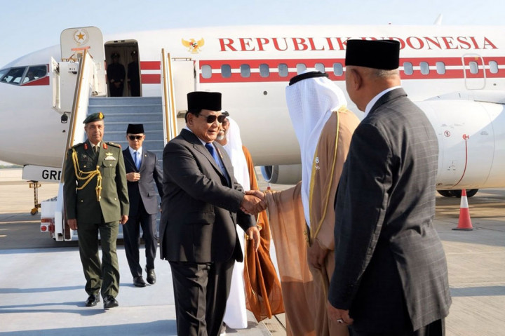 Presiden Republik Indonesia Prabowo Subianto tiba di Abu Dhabi, Persatuan Emirat Arab (PEA), Sabtu, 23 November 2024, pukul 08.40 waktu setempat, usai lawatan ke London, Inggris.