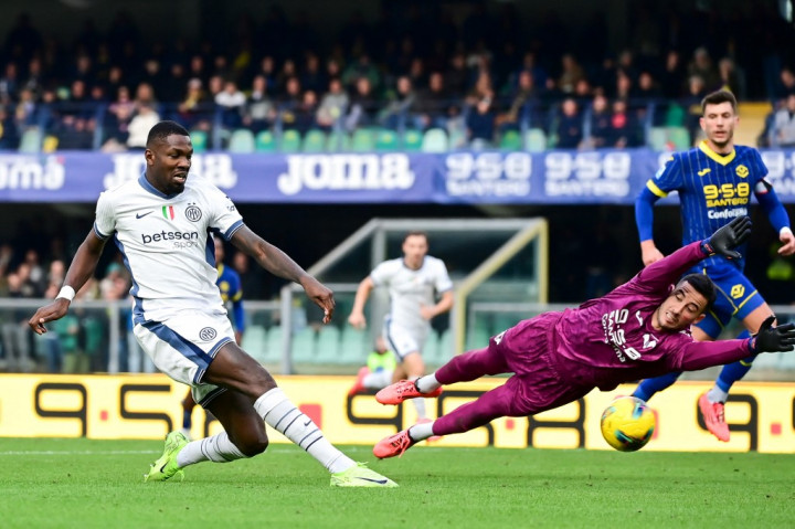 Inter membuka keran gol mereka pada menit ke-17. Correa merangsek masuk ke kotak penalti mendapatkan umpan dari Thuram sebelum menyontek bola masuk ke gawang Verona. Skor menjadi 1-0. Inter menambah gol lima menit kemudian. Kali ini Correa yang jadi kreator untuk gol Thuram melalui umpannya.