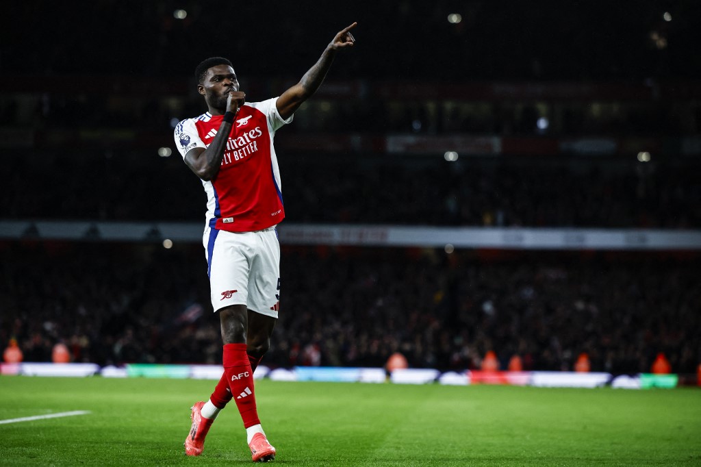 Memasuki babak kedua, Arsenal berhasil menambah keunggulan pada menit 52 setelah umpan Saka dapat
diterima oleh Thomas Partey yang selanjutnya melepaskan tendangan keras dari luar kotak penalti yang membobol gawang dari Nottingham Forest sehingga skor berubah menjadi 2-0.