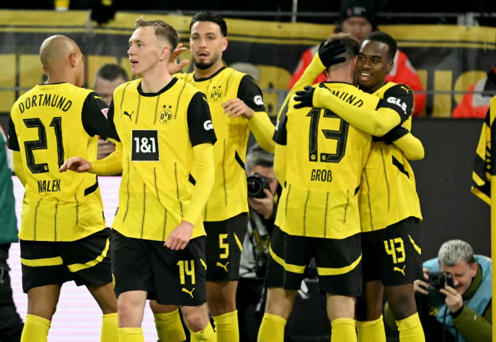 Dortmund sukses menambah keunggulan pada menit 66 dan mengubah skor menjadi 3-0 setelah sepakan tendangan bebas Julian Brandt membobol sisi kiri gawang dari Freiburg. Unggul tiga gol tidak membuat Die Borussen mengendurkan serangan mereka dan berhasil mencetak gol keempat pada menit 77 lewat Jamie Gittens sehingga skor berubah menjadi 4-0.