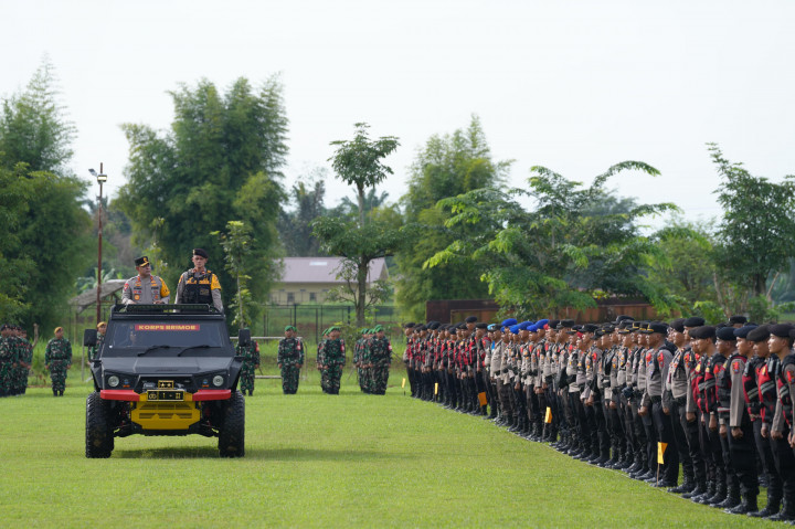Polda Sumatra Utara (Sumut) melaksanakan apel pergeseran pasukan Bantuan Kendali Operasi (BKO) Polda Sumut di Lapangan Tribrata Polda Sumut pada Minggu pagi, 24 November 2024. Kegiatan ini menandai kesiapan akhir pengalaman Pilkada serentak di wilayah Sumut.