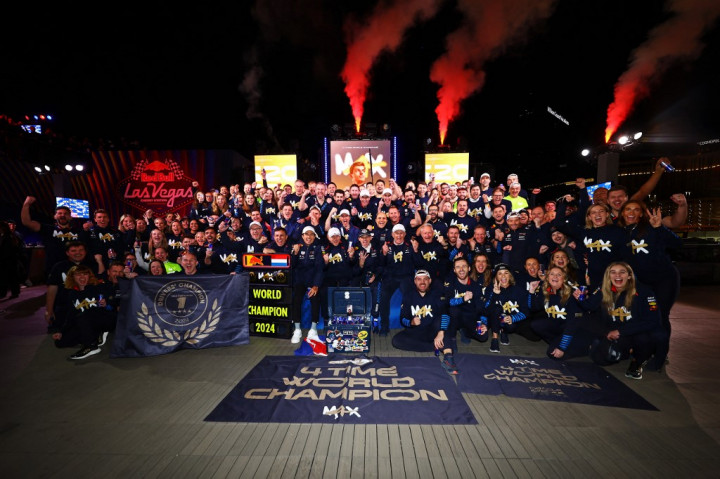 Di podium kedua ditempati oleh rekan setim Russel yakni Lewis Hamilton yang finis dengan catatan waktu +7,313 detik. Lalu podium terakhir diamankan oleh pebalap Ferrari Carrlos Sainz yang finis dengan catatan +11,906 detik.