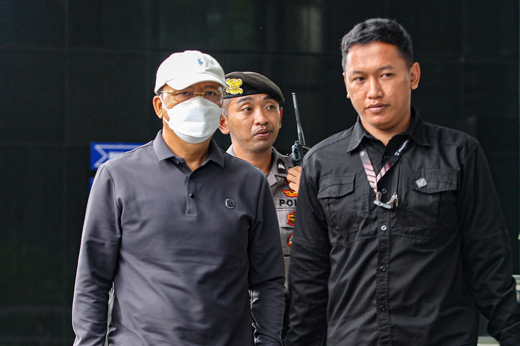 Komisi Pemberantasan Korupsi (KPK) membawa Gubernur Bangkulu Rohidin Mersyah ke Jakarta untuk diperiksa terkait operasi tangkap tangan (OTT) KPK terhadap tujuh orang di Bengkulu pada Sabtu, 23 November 2024 malam.