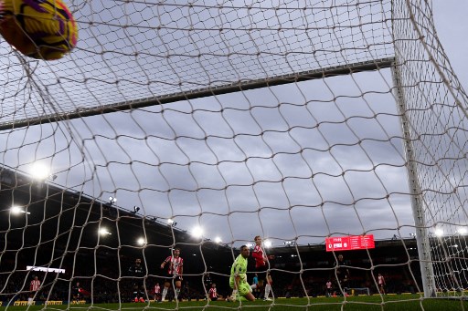 Salah juga sempat menyamakan kedudukan 2-2 setelah tuan rumah sempat berbalik unggul 2-1 berkat gol Adam Armstrong dan Matheus Fernandes. Sementara gol pertama Liverpool diciptakan oleh Dominik Szoboszlai.