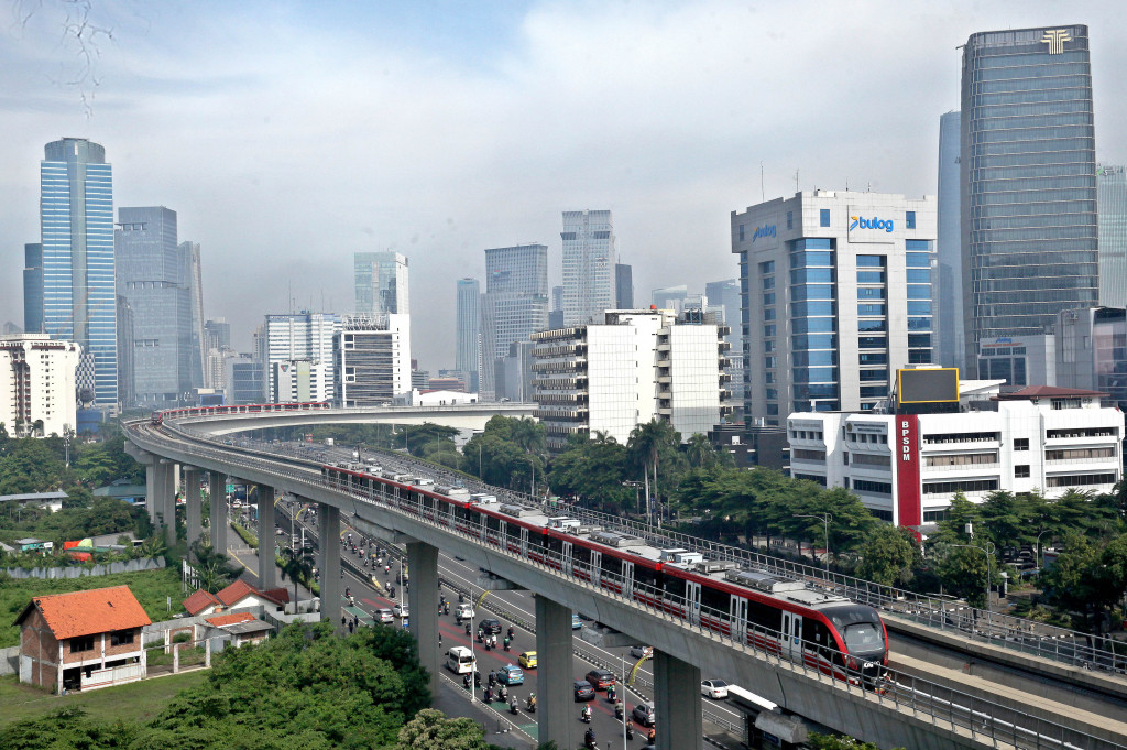 Perpanjangan waktu operasional ini dilakukan dengan menambah frekuensi perjalanan harian LRT Jabodebek menjadi 270 perjalanan per hari dari sebelumnya 260 perjalanan.