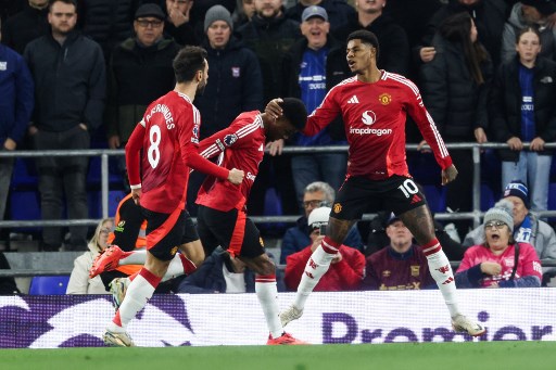 MU sempat unggul cepat lewat gol Marcus Rashford, namun Ipswich Town dapat menyamakan kedudukan lewat Omari Hutchinson.
