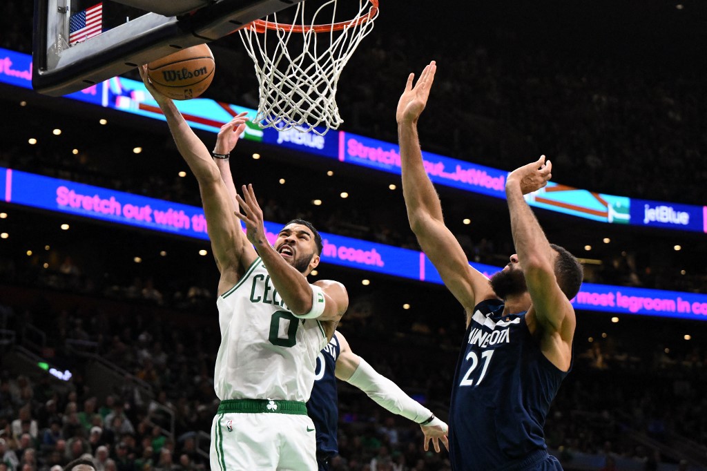 Celtics menunjukkan performa kolektif dengan 25 assist dari 37 field goal yang mereka buat. Sementara itu, Rudy Gobert dari Timberwolves mencatatkan double-double kedelapannya musim ini dengan 10 poin dan 20 rebound.