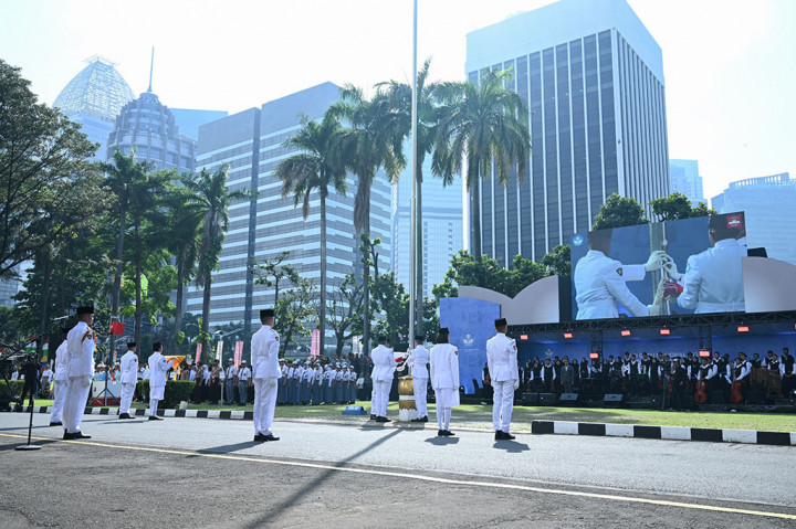 Kementerian Pendidikan Dasar dan Menengah (Kemendikdasmen) menggelar upacara peringatan dengan tema 'Guru Hebat, Indonesia Kuat' di Halaman Kantor Kemendikdasmen, Jakarta, Senin, 5  November 2024. 
