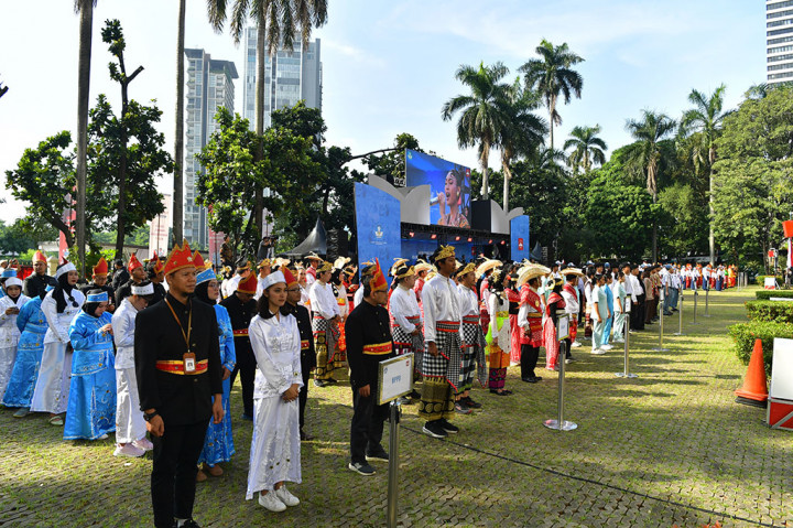 Upacara peringatan Hari Guru Nasional (HGN) 2024 dipimpin langsung oleh Menteri Pendidikan Dasar dan Menengah (Mendikdasmen) Abdul Mu’ti.