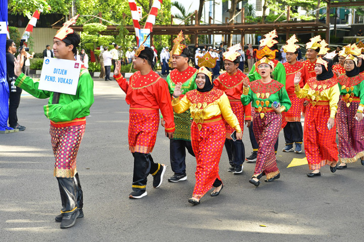 Abdul Mu'ti menambahkan bahwa tema Hari Guru tahun ini adalah 'Guru Hebat, Indonesia Kuat'. Tema HGN tersebut memiliki tiga makna. 