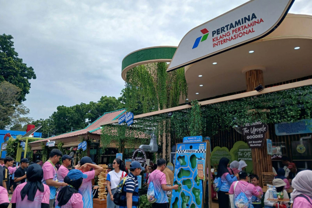 Gelaran tahunan ini dalam rangka menyambut HUT Pertamina ke-67 yang jatuh pada 10 Desember 2024. Mengusung tema Energizing the Change, acara Pertamina Eco RunFest 2024 menjadi ajang lari karbon netral pertama di Indonesia yang mendukung upaya dekarbonisasi di Indonesia.
