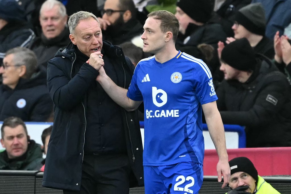 Dikutip dari laman resmi Liga Inggris di Jakarta, Senin, 25 November 2024, pihak Leicester menyatakan bahwa kepergian Cooper diikuti dua stafnya yakni asisten Alan Tate serta pelatih tim pertama sekaligus analis Steve Rands.