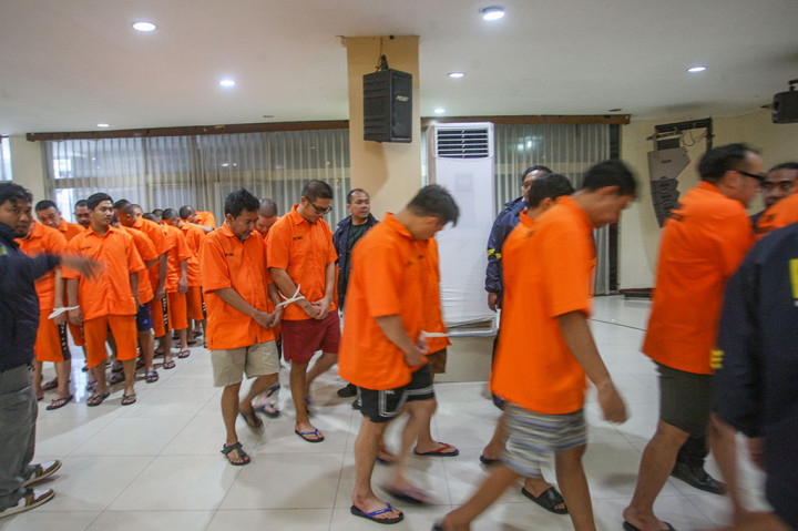 Total sudah 28 orang ditetapkan tersangka dalam kasus judol melibatkan pegawai Komdigi. Sebanyak, 24 orang telah ditangkap dan ditahan dan empat tersangka lainnya masih diburu atau masuk daftar pencarian orang (DPO).