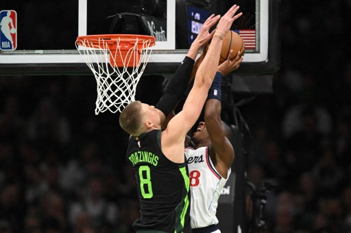 Porzingis menjalani operasi untuk memperbaiki robekan pada jaringan yang menopang tendon pergelangan kakinya. Masalah ini membatasi partisipasinya dalam tujuh pertandingan playoff musim lalu saat Celtics meraih gelar juara NBA.