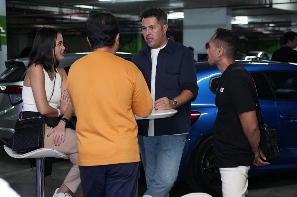 Salah satu pembalap nasional Indonesia, Rifat Sungkar, turut hadir untuk meramaikan acara MUF GJAW Underground Meet Up.