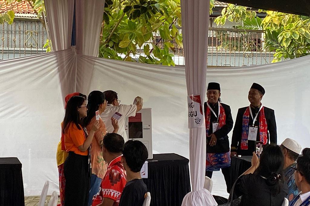 Sebagai informasi Pramono bersama keluarganya sudah 24 tahun mencoblos di TPS yang sama.