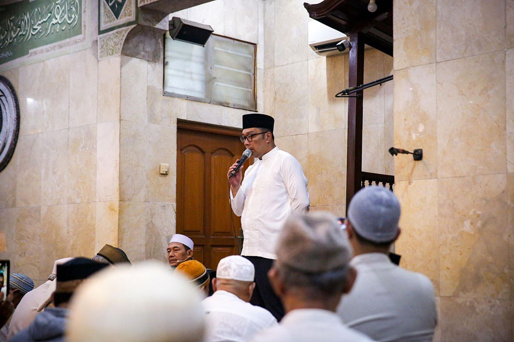 Ridwan Kamil mengisi kultum di hadapan para jemaah bertema tentang kepemimpinan. 