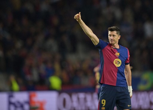 Rinciannya, Lewandowski membuat 17 gol saat masih memperkuat Borussia Dortmund, 69 gol ketika membela Bayern Muenchen, dan 15 gol bersama Barcelona.