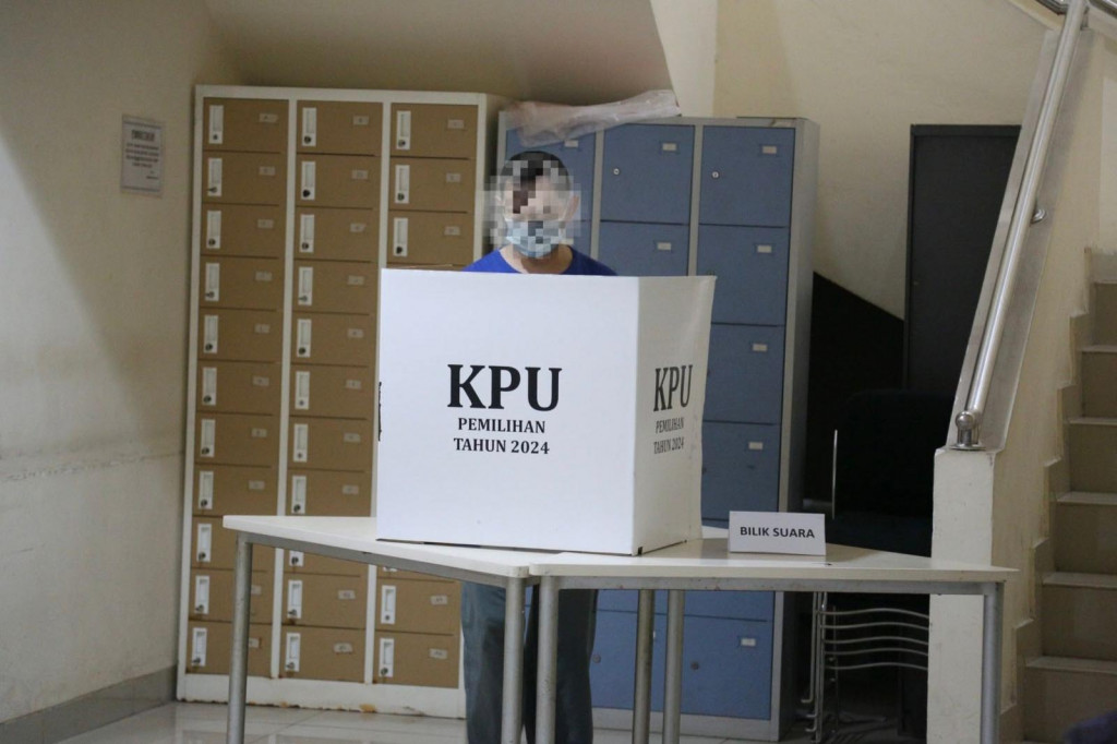 “KPK memfasilitasi bila para tersangka ini memang punya (hak) suara,” kata Juru Bicara KPK Tessa Mahardhika Sugiarto di Jakarta, Rabu, 27 November 2024.