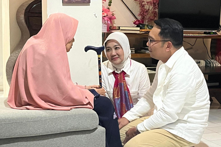 Calon Gubernur Jakarta nomor urut 1, Ridwan Kamil (RK) mengaku lega usai meminta restu ibunya. RK juga mengungkap beberapa wejangan yang diberikan kepadanya.