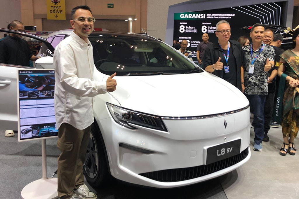 Raffi juga memuji komitmen Chairman & Founder Aletra, Megusdyan Susanto lantaran kepedulian tingginya terhadap isu lingkungan. Tak ingin hanya berbicara depan media, Raffi pun menegaskan untuk membeli 1 unit mobil yang warnanya disesuaikan dengan baju yang Ia gunakan hari ini.