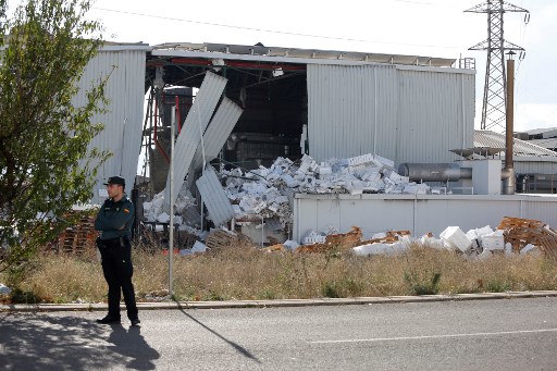 Layanan darurat di wilayah Valencia timur mengumumkan jumlah korban tewas sebanyak X dan mengatakan sebuah helikopter, ambulans, dan polisi bergabung dalam tanggap darurat.