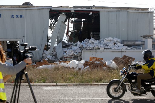 Sumber tersebut mengatakan dua dari korban terluka berada dalam kondisi serius.
