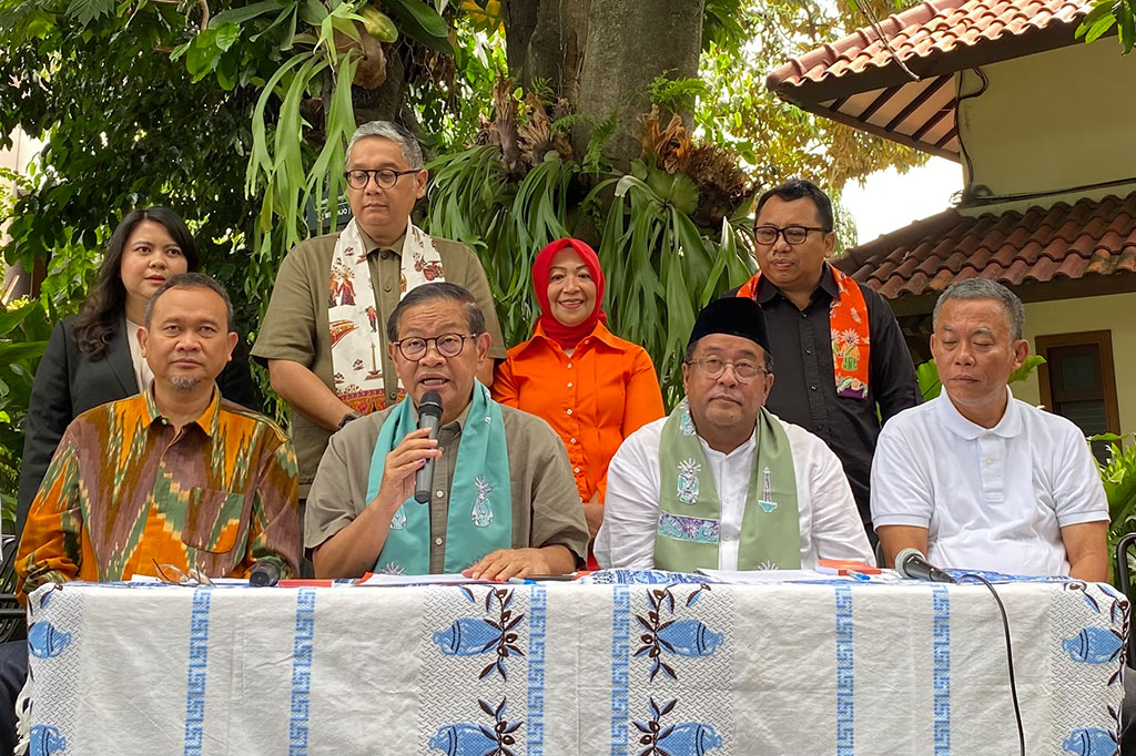 “Kami mendeklarasikan bahwa pasangan calon nomor 03 Mas Pram dan Bang Doel telah memenangkan konsultasi Pilgub DKI Jakarta dalam satu putaran dengan perolehan 50,07 persen,” ucap Pramono di kawasan Cipete Selatan, Jakarta.