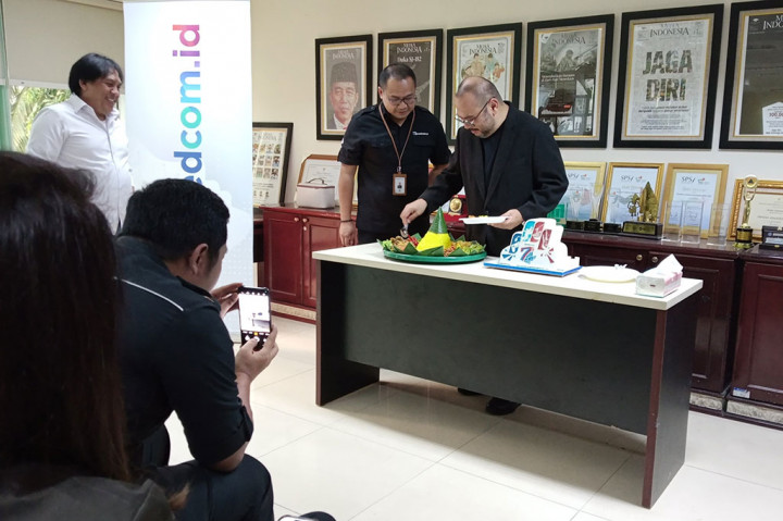 Medcom.id mengadakan syukuran ulang tahun ke-7 hari ini, 28 November 2024. Syukuran dilakukan secara sederhana dengan berdoa dan makan bersama di ruang redaksi, Kompleks Metro TV, Kedoya, Jakarta Barat.