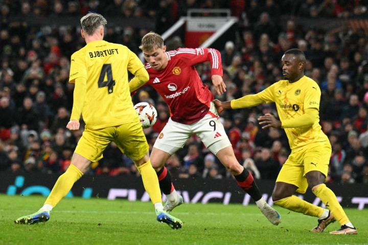 Tambahan tiga poin belum membuat Setan Merah beranjak dari papan tengah klasemen, tepatnya di posisi 12 klasemen dengan 9 poin dari lima laga. Ini menjadi kemenangan kedua MU secara beruntun setelah tiga laga sebelumnya bermain imbang.