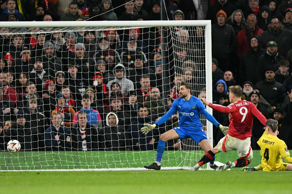 Manchester United di bawah manajer baru Ruben Amorim sukses meraih kemenangan tipis 3-2 saat menjamu klub Norwegia FK Bodo/Glimt pada lanjutan matchday ke-5 Liga Europa di Stadion Old Trafford, Manchester, Jumat 29 November 2024 dini hari WIB.