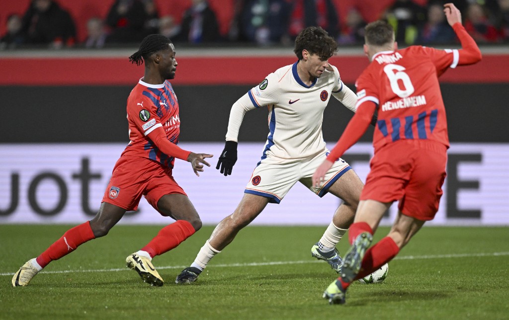 Chelsea masih sempurna pada kompetisi Liga Conference seusai menghajar Heidenheim dengan skor 2-0 pada pertandingan keempat di Stadion Voith-Arena, Heidenheim, Jumat, 29 November 2024 dini hari WIB.