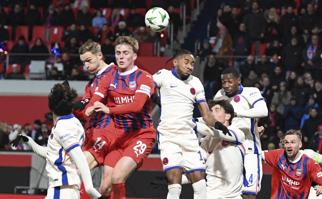 Chelsea terus menggempur lini pertahanan dari Heidenheim, kali ini Nkunku yang menciptakan peluang, akan tetapi tendangannya masih menyamping tipis dari gawang Heidenheim.