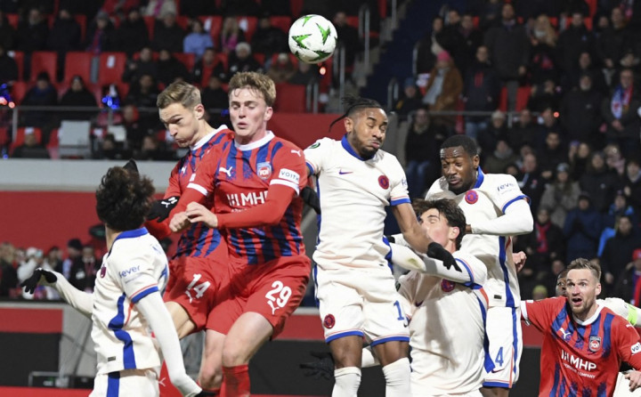 Chelsea terus menggempur lini pertahanan dari Heidenheim, kali ini Nkunku yang menciptakan peluang, akan tetapi tendangannya masih menyamping tipis dari gawang Heidenheim.