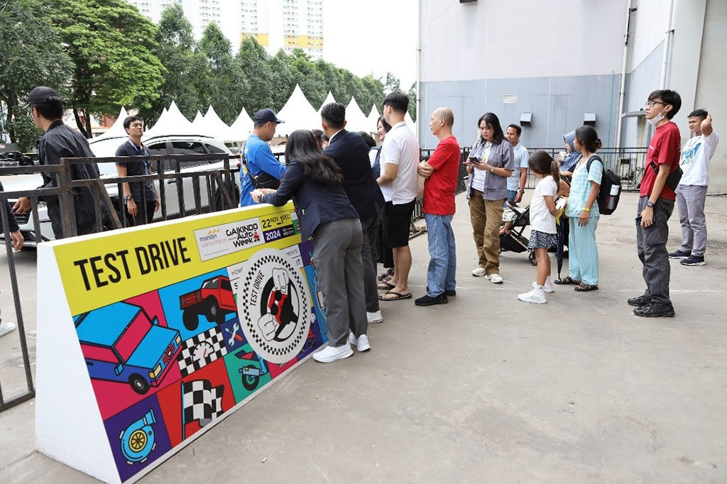 Selanjutnya, kendaraan yang akan diuji coba akan langsung menghampiri pengunjung di area yang telah disediakan yang berlokasi di loading dock hall 6 sampai hall 9 ICE BSD City.