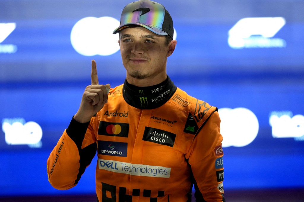 Adapun Norris unggul di depan George Russell (Mercedes) dan Oscar Piastri (McLaren) dengan margin tipis masing-masing 0,063 detik dan 0,159 detik pada sesi kualifikasi Sprint tersebut.