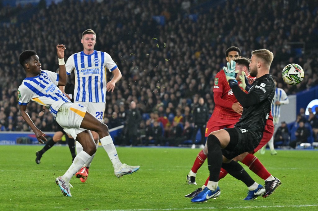 Pada waktu tambahan babak kedua, Brighton memiliki peluang untuk mencetak gol kemenangan, akan tetapi tendangan dari Simon Adingra masih menyamping dari gawang sehingga skor 1-1 bertahan hingga laga usai.