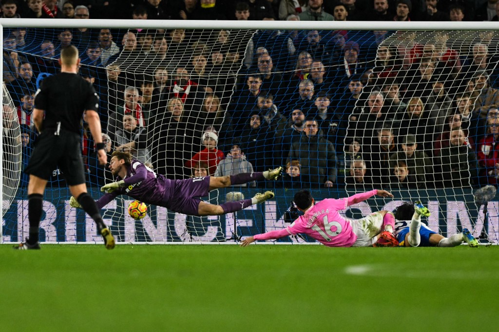Skuad asuhan Fabian Huzeler akhirnya mampu memecah kebuntuan pada menit 29 setelah umpan silang Tariq Lamptey dapat disambut sundulan Mitoma sehingga skor berubah menjadi 1-0 untuk keunggulan Brighton.