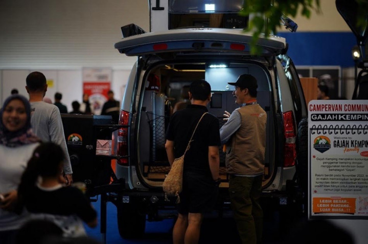 Selain melihat langsung berbagai jenis campervan, pengunjung juga dapat berinteraksi langsung dengan para ahli dan pengemudi campervan, serta mendapatkan informasi lebih lanjut mengenai cara memilih dan merawat kendaraan ini.