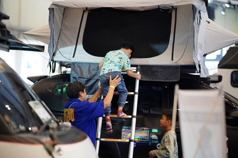 Di area Campervan Show, anak-anak dapat dengan bebas menjelajahi berbagai tipe campervan yang telah dipajang.