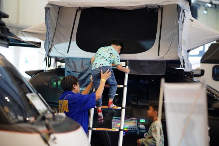 Di area Campervan Show, anak-anak dapat dengan bebas menjelajahi berbagai tipe campervan yang telah dipajang.