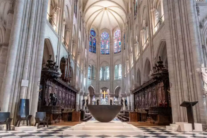 Notre-Dame akan menyambut pengunjung dan jamaah lagi selama akhir pekan 7-8 Desember, setelah restorasi yang terkadang menantang untuk mengembalikan katedral Paris yang megah itu ke kejayaannya sebelumnya setelah rusak parah akibat kebakaran pada 19 April 2019.