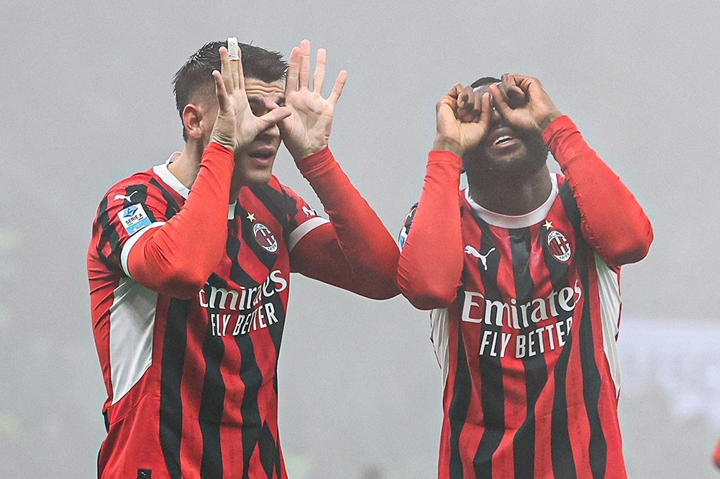 Tuan rumah sukses membuka skor pada menit ke-19 lewat gol Alvaro Morata. Umpan Emerson Royal gagal disambar Rafael Leao. Bola rebound kemudian sukses ditendang Morata ke kanan gawang Empoli. AC Milan 1-0 Empoli.