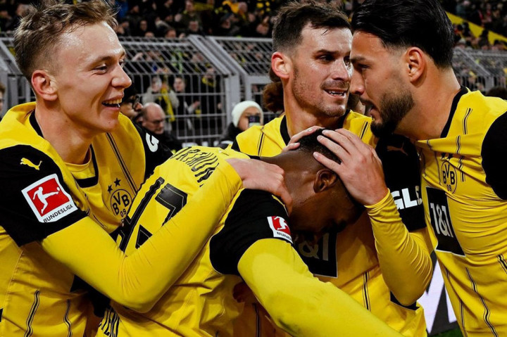 Bayern Muenchen tertinggal terlebih dahulu dari Borussia Dortmund akibat gol Jamie Gittens