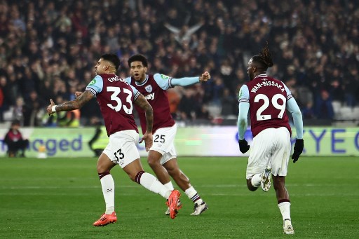 West Ham sempat memberikan perlawanan dan memperkecil ketertinggalan lewat gol yang dicetak oleh Aaron Wan-Bissaka serta Emerson Palmieri.