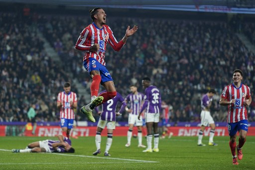 Kemenangan ini membawa Los Rojiblancos menggeser Real Madrid dari urutan kedua di klasemen sementara Liga Spanyol dengan 32 poin, terpaut dua poin dari pemuncak Barcelona.