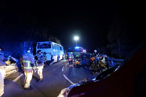 Sebuah bus mengalami kecelakaan di dekat sebuah resor ski di Prancis selatan, Minggu, 1 Desember 2024 malam waktu setempat, menewaskan sedikitnya dua orang dan melukai 33 lainnya.