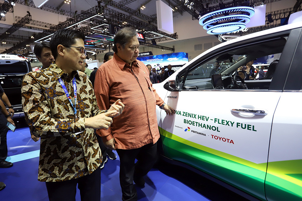 Di hari terakhir pelaksanaan Menteri Koordinator Bidang Perekonomian Airlangga Hartarto mengunjungi sejumlah stan dari berbagai perusahaan mobil, di antaranya Toyota. Menko Perekonomian kemudian menghampiri Kijang Innova Zenix Hybrid Flexy Fuel Vehicle (FFV).