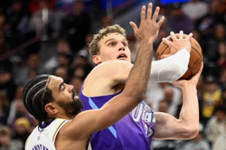 Mengutip statistik di laman NBA, Lauri Markkanen memimpin perolehan poin Jazz dengan 22 angka, disusul John Collins dengan 21 poin. Namun, Jazz harus menelan kekalahan kedelapan mereka dalam sembilan laga terakhir.